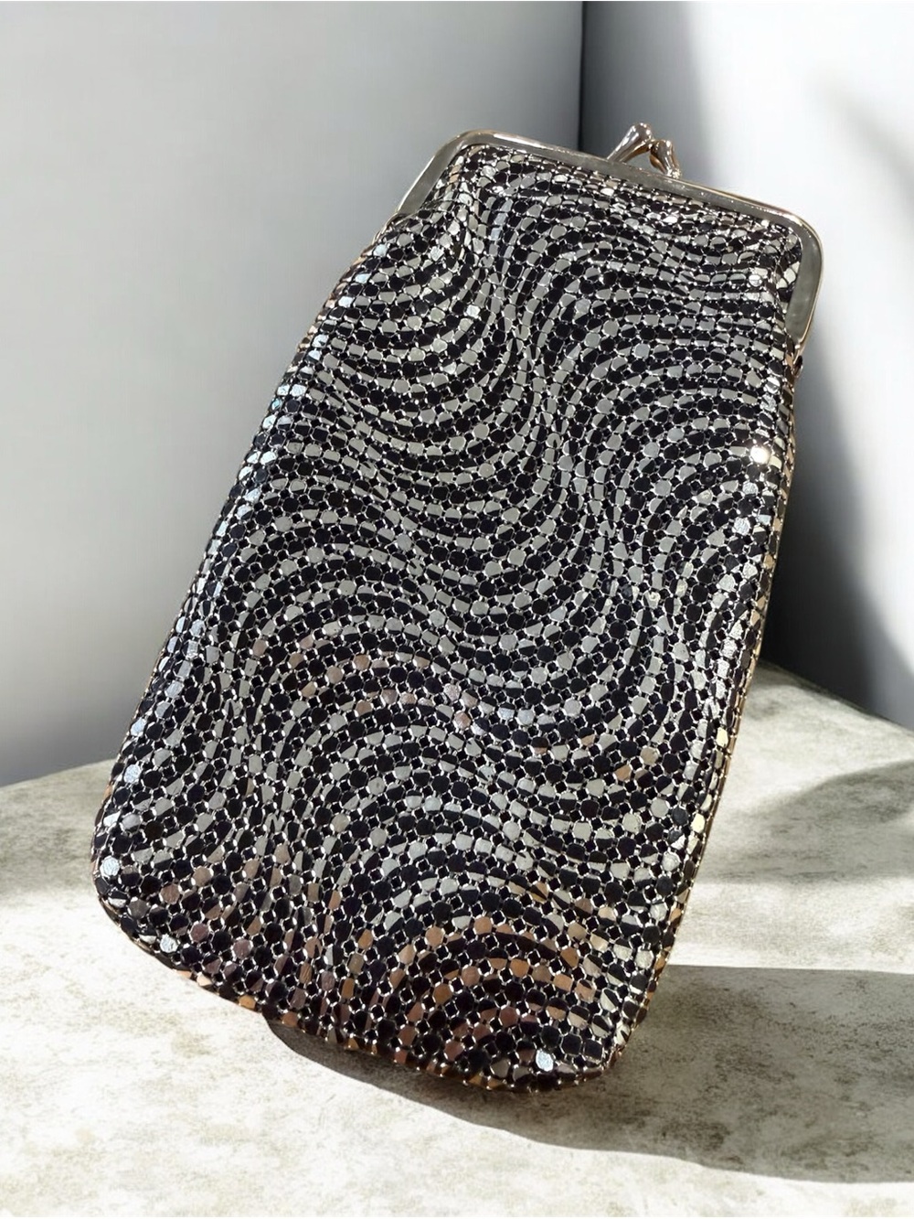 VNWOT! Whiting & Davis Kiss Lock Patterned Metal Mesh Case Clutch
